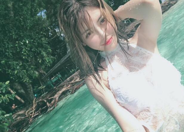 rita泳装照 rita相比起周淑仪、小钰来说，在直播间更加放得开