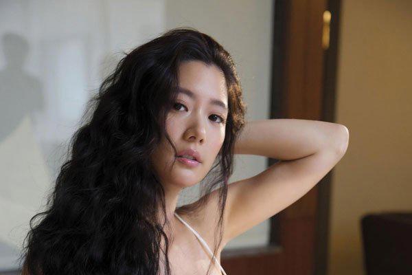 李成敏甩奶gif在几分钟 趴在地上胸一抖一抖太诱人