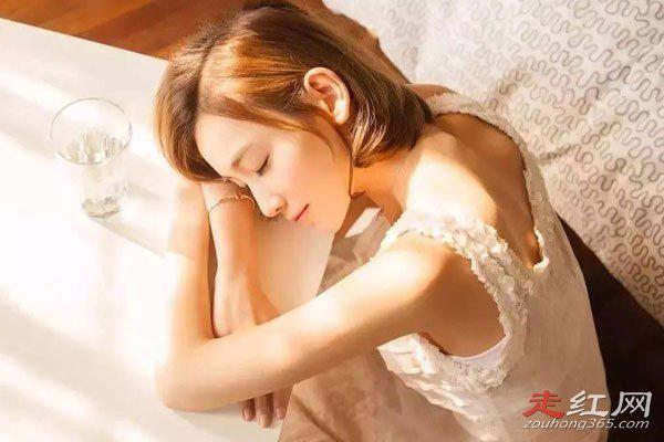 女人想睡男人的表现有哪些 需要手势还有言语暗示