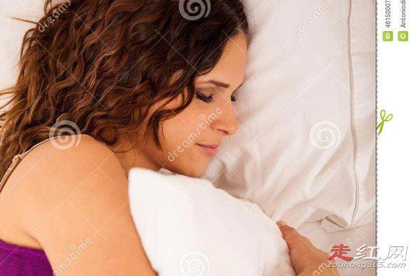 女人想睡男人的表现有哪些 需要手势还有言语暗示