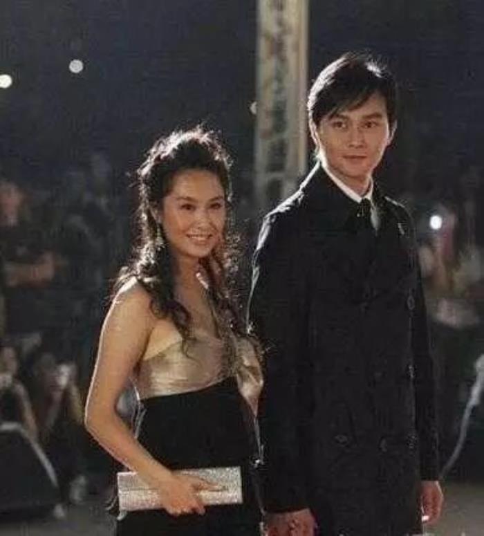 张智霖离过三次婚吗 袁咏仪被富商包怎么回事