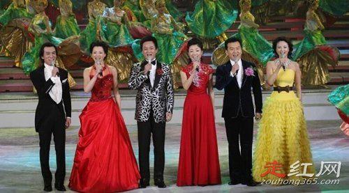 2007年央视春晚黑色三分钟谁的错 朱军抢话怎么回事