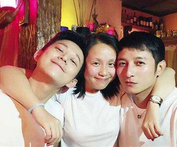 龙丹妮何炅是什么时候同学 这爆料的确让人意外