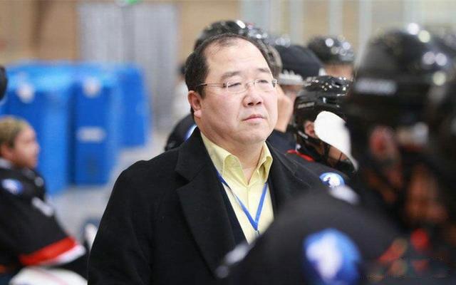 英达终于开口谈巴图 父子关系到底如何只有自己知道