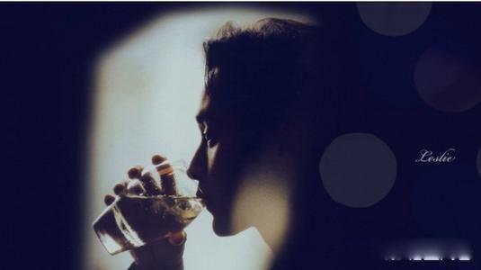 张国荣为什么结束自己的生命 在香港文华酒店跳楼自杀