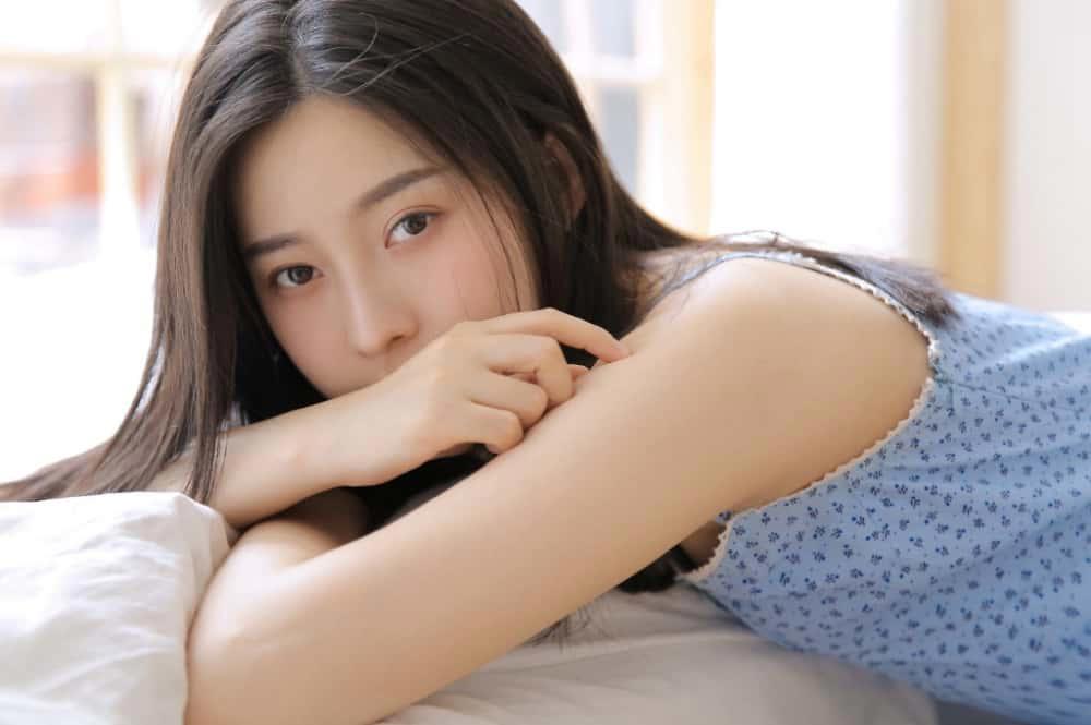 看你流了这么多水还说不要擦 磨人的妹妹不太听话