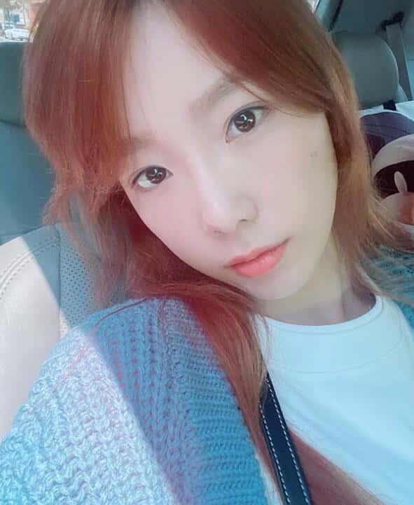 金泰妍晒黑长直发型被嘲像女装大佬，脸僵遭质疑整容过度