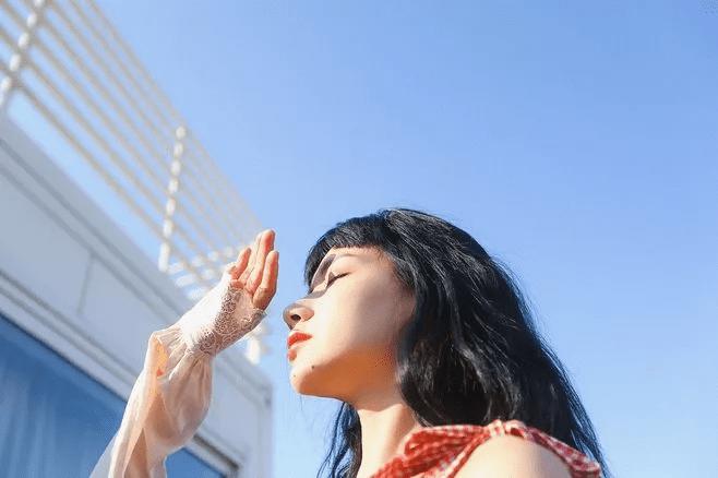 后妈比我大三岁 现在年轻女孩子的手段真是太高了