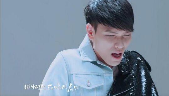 华晨宇是不是富二代 华晨整容前后照片对比