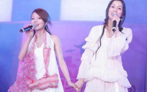 范玮琪下巴缝15针回应摔伤 范玮琪情商张韶涵事件引网友热议