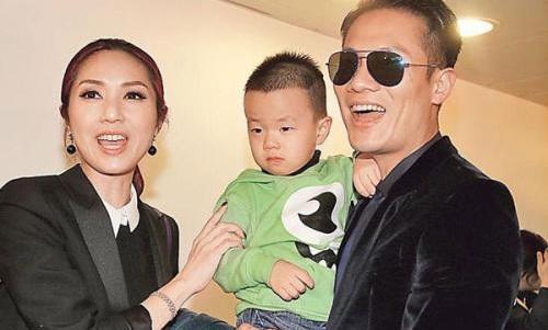 杨千嬅辟谣离婚传闻表示很无奈 杨千嬅老公丁子高晒照力证感情好