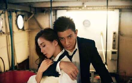 吴奇隆刘诗诗带儿子游迪士尼画面曝光好温馨 吴奇隆刘诗诗恋爱史