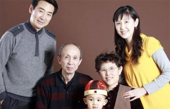 寇振海与儿子同框找曝光 寇振海老婆资料和李婷怎么认识的深扒