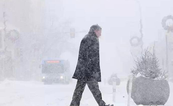齐齐哈尔积雪2米 门口被积雪围堵37年最强暴雪威力太猛