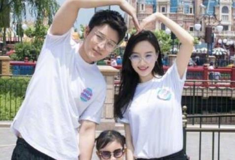 李小璐贾乃亮离婚后首同框 网友关心他们会不会复婚？