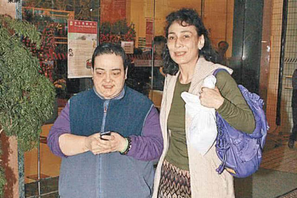 何超贤和何超雄关系怎么样 回应妹妹争夺赌王何鸿燊遗产一事引争议