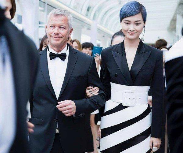 李宇春老公是谁嫁78岁外国富翁真的吗 李宇春感情史最新消息