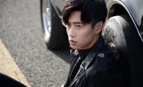 魏晨微博公布求婚成功获网友祝福 魏晨女友身份曝光相恋十年