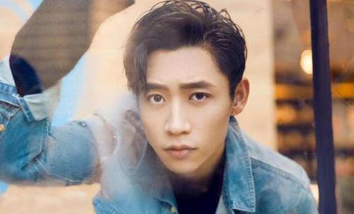 魏晨微博公布求婚成功获网友祝福 魏晨女友身份曝光相恋十年