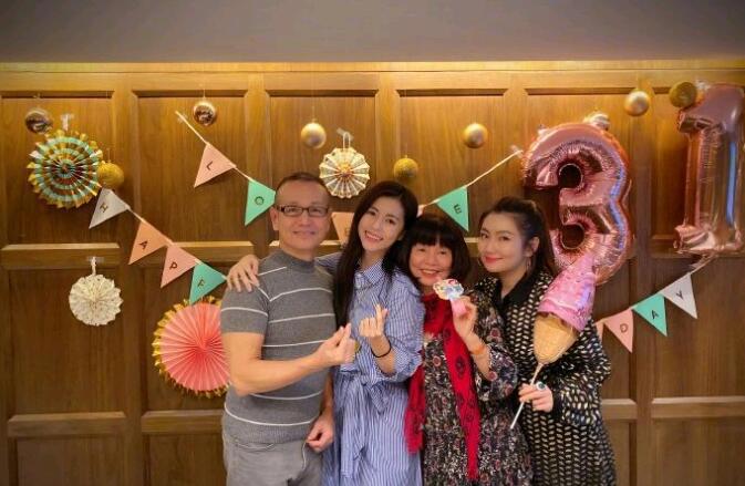 Selina为什么在机场大哭 Selina在机场泪崩事件始末