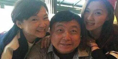 王晶老婆叫什么名字? 妻子照片曝光比邱淑贞还漂亮