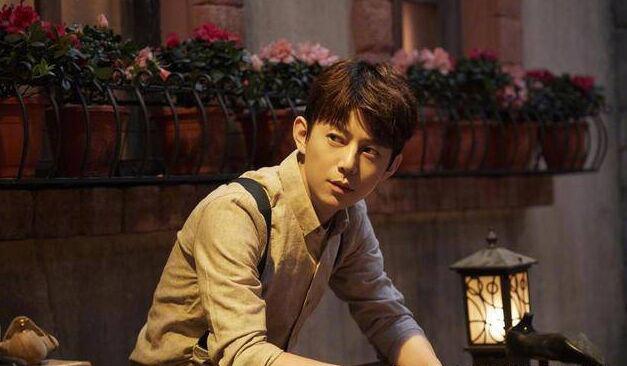 何炅事件是怎么回事 何炅收粉丝礼事件来龙去脉