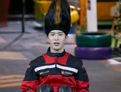 范丞丞扫把头是什么梗网友爆笑 范丞丞粉色头发后再上热搜