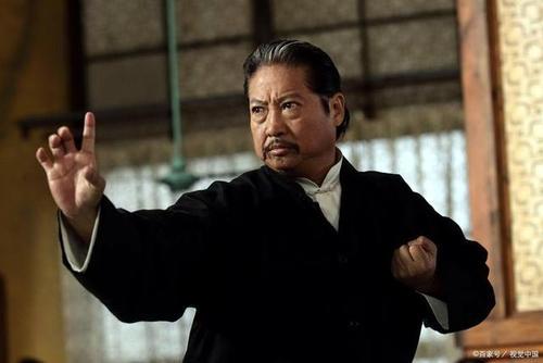 洪金宝暴瘦是怎么回事 洪金宝曝料丈夫减肥的原因令人不敢相信