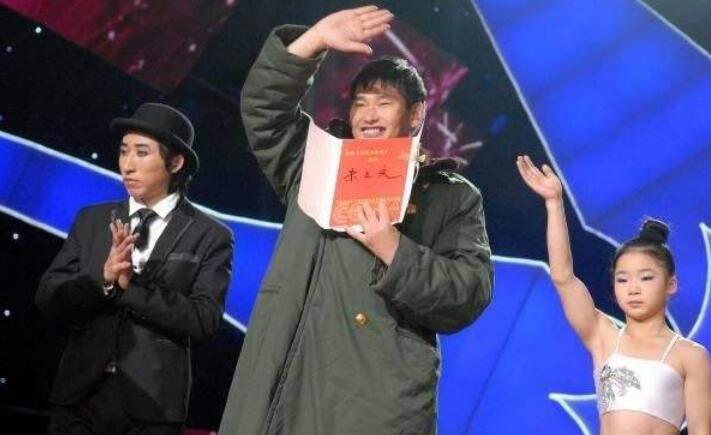 大衣哥怎么出名的原因 大衣哥个人百村演唱会视频
