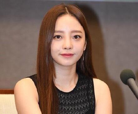 雪莉闺蜜具荷拉疑因网络暴力家中自杀 具荷拉死亡最新消息细节曝光