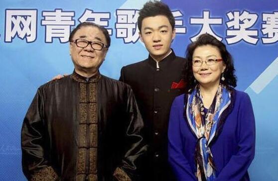 金铁霖儿子金圣权差53岁 婚史流出前妻李谷一竟是关门弟子