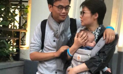 袁立微博晒老公梁太平和孩子合照 袁立宣布结婚现在秀孩子动作真快