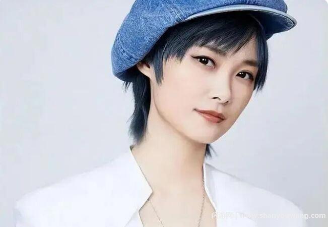 李宇春出什么事了 身患不死癌症强直性脊柱炎