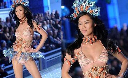 刘雯微博晒照腰细腿长身材引热议 刘雯图片维密性感造型合集