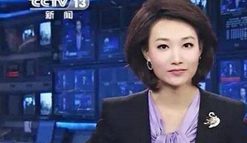 央视主持李梓萌低头念稿业务能力获赞 李梓萌最新消息引热议