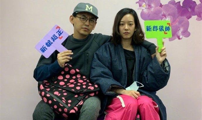 黄子佼孟耿如结婚晒照表情超搞笑 黄子佼老婆孟耿如两人怎么在一起的