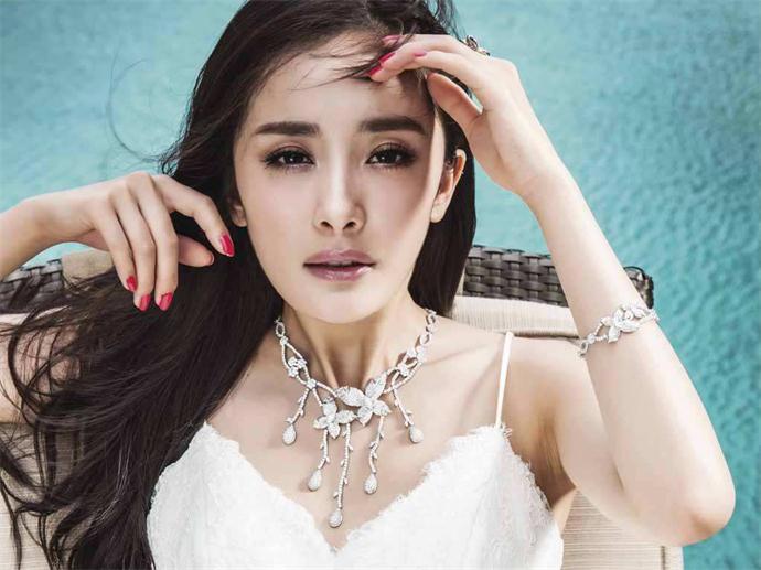 李佳琦道歉 李佳琪与杨幂直播开黄腔视频曝光引热议