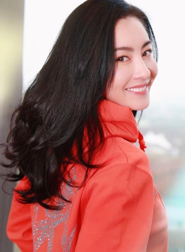 张伯芝图片最新再现颜值巅峰 张柏芝路人生图曝光状态获赞