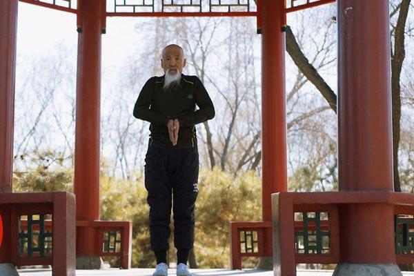 王保合缩骨功表演是真的吗 王保合鬼手揭秘缩骨功真相令人吃惊