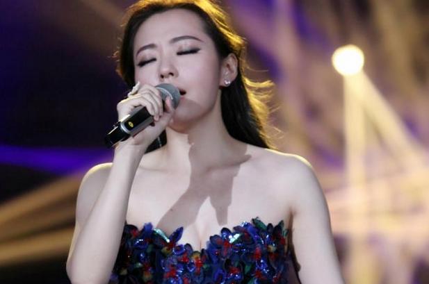 张靓颖为什么叫三环公主 网传张靓颖为满足冯柯特殊爱好打R环?
