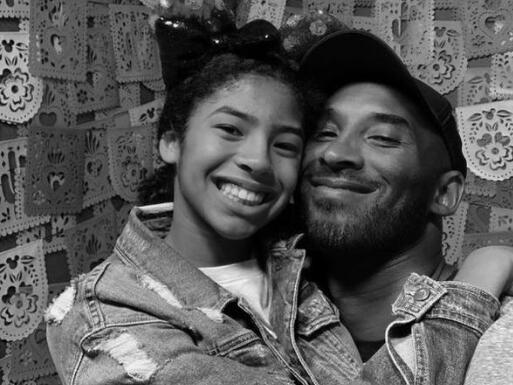 科比遗体移交家属现场照片什么样的 科比坠机后遗体照片令人心酸