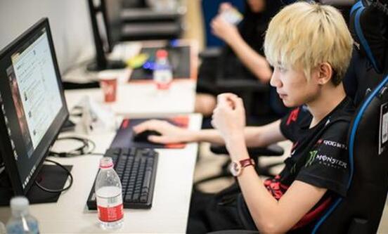 糖小幽和Doinb结婚甜蜜惹艳羡 糖小幽公交车事件什么情况