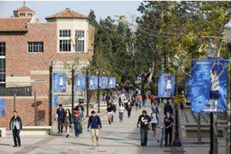 卷入性侵未成年人的政法委书记被查，传闻李献丰嫖娼女中学生