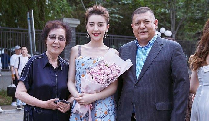 张舒越哪里人 主持人大赛中张舒越高分成绩遭到质疑