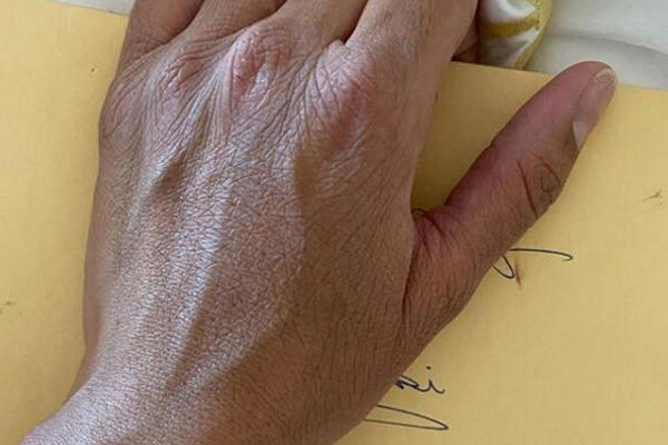 科比生前给瓦妮莎写的信是什么 生日当天才看到留给我一生挚爱