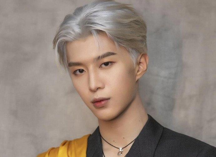 范丞丞扫把头真相竟是这个原因 范丞丞粉色头发后再试惊人发型