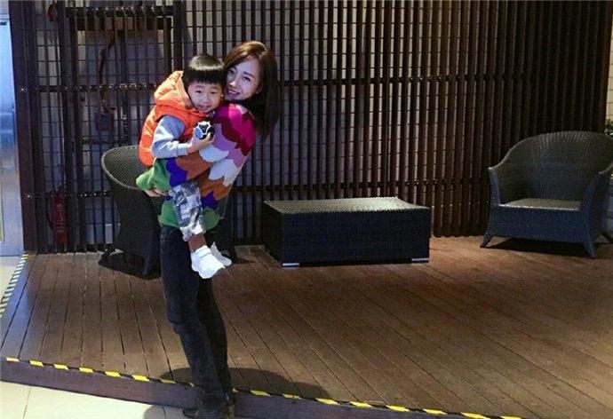 潘长江女儿潘虹老公是谁 潘虹现状为什么和老公离婚详情