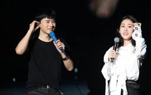 谢娜辟谣离婚晒与张碧晨合照 谢娜实力护夫微博表白张杰