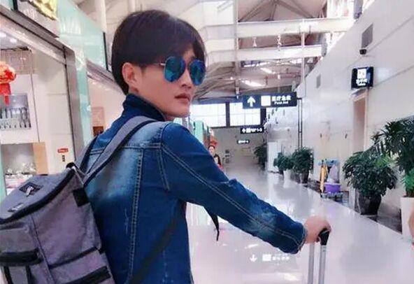 信达总裁哑舍简历 哑舍和胜仔什么关系