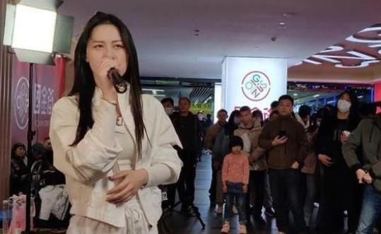 唐艺为什么叫唐老板 起底唐艺直播一天能挣多少钱